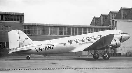 Douglas DC-3-387 C-49B