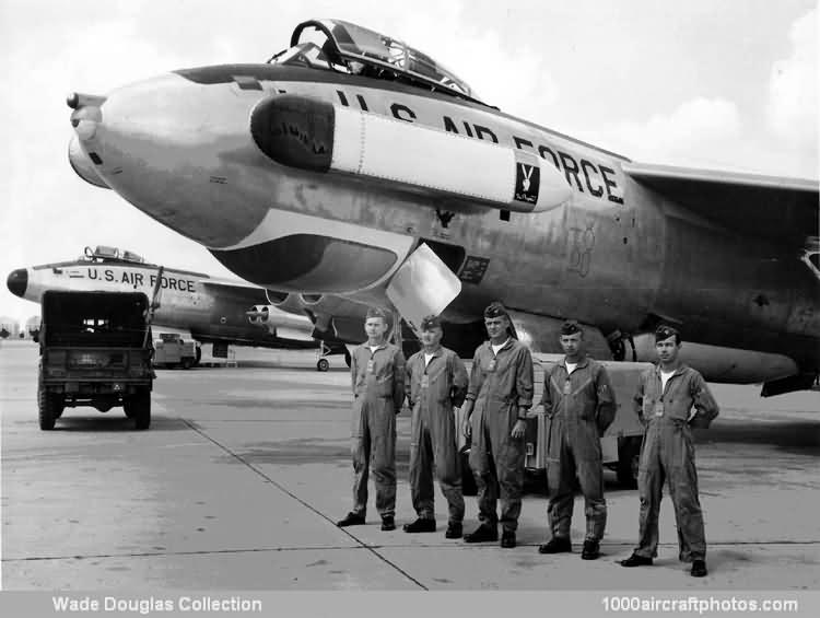 Boeing 450-157-35 EB-47E(TT) Stratojet crew