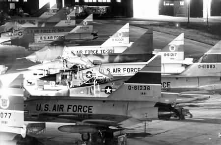 Convair 8-10 F-102A & 8-12 TF-102A Delta Dagger