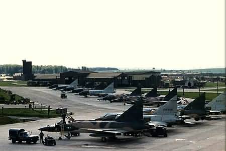 Convair 8-10 F-102A & 8-12 TF-102A Delta Dagger