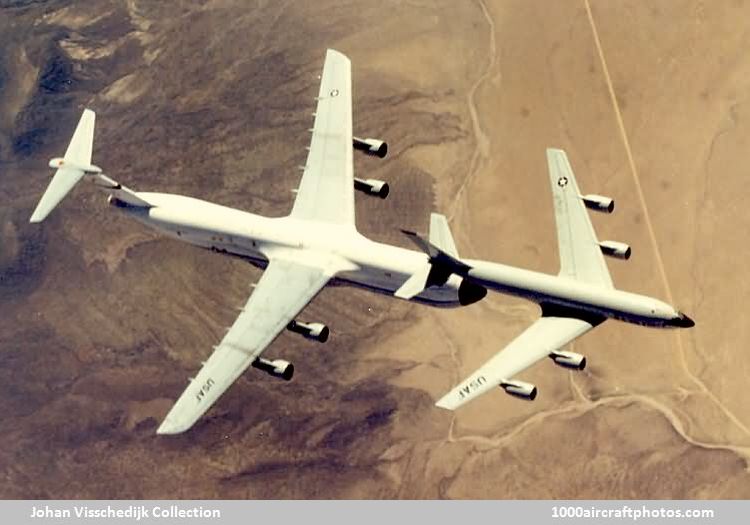 Boeing 717-148 KC-135R Stratotanker and Lockheed 500 C-5A Galaxy