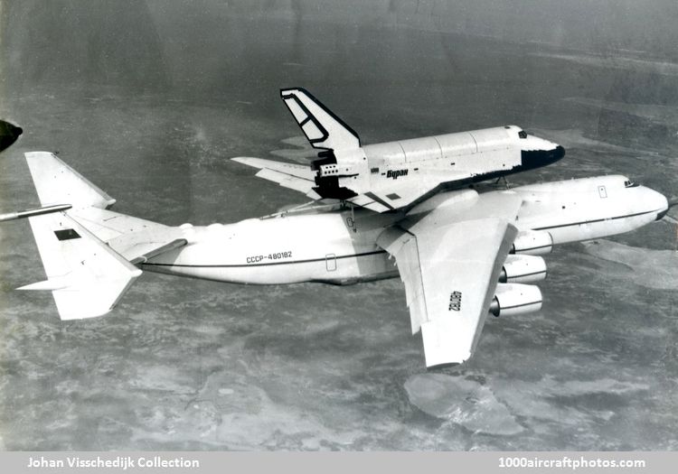 Antonov An-225 Mriya & Molniya OK-GLI Buran