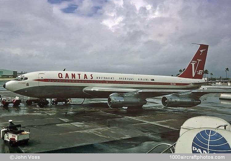 Boeing 707-138B
