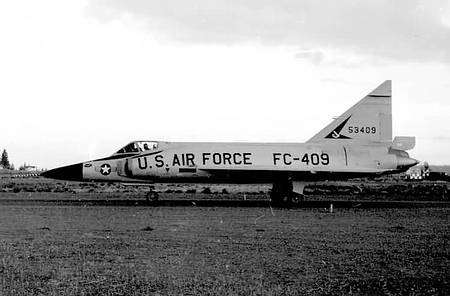 Convair 8-10 F-102A Delta Dagger